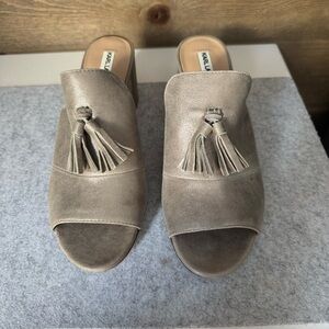 Karl Lagerfeld Women's Gold Metallic Tassel Size 10 Mules